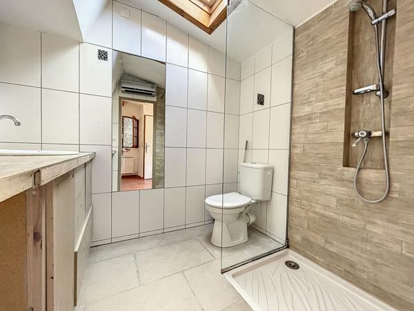 Lauris centre : maison de village 65 m2 avec petit toit terrasse - 3 p - 1 chambre