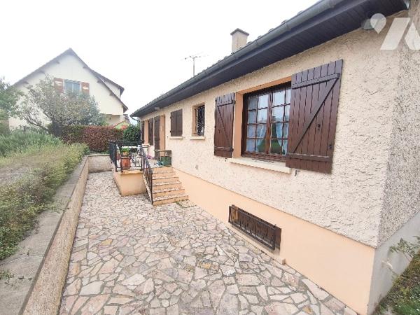 CHASSENEUIL, maison des années 70 avec grand terrain