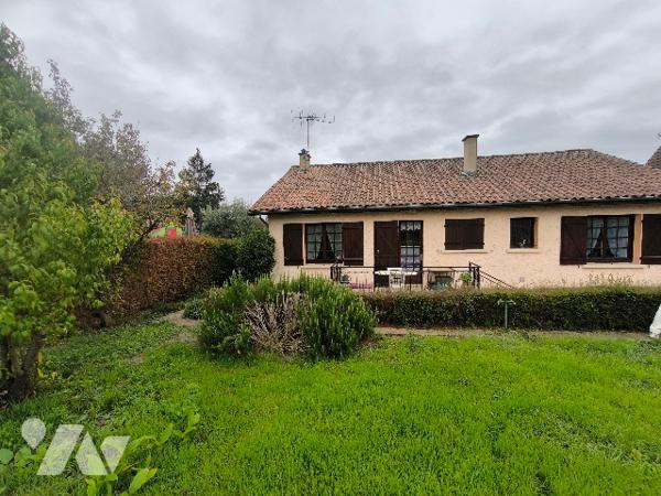 CHASSENEUIL, maison des années 70 avec grand terrain