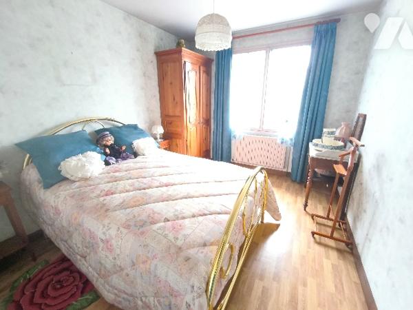 CHASSENEUIL, maison des années 70 avec grand terrain