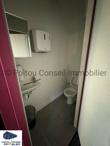 LOCAL COMMERCIAL ZONE MENDES FRANCE CHAURAY NIORT 60m2