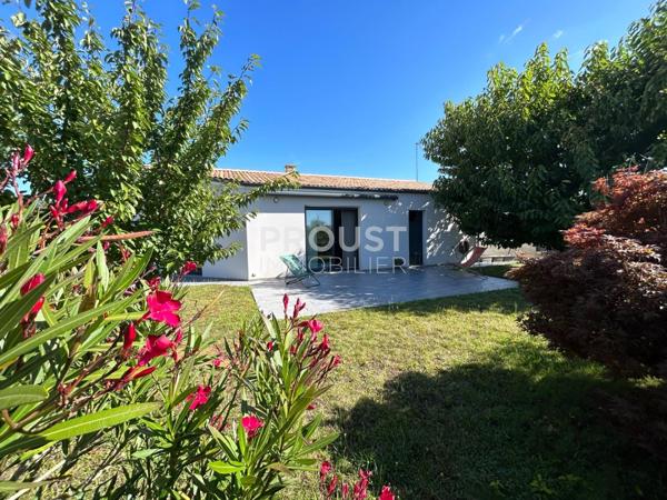 Exclusivité, saint gelais, pavillon plain-pied 2013, trois chambres, garage et terrain de 550 m² environ