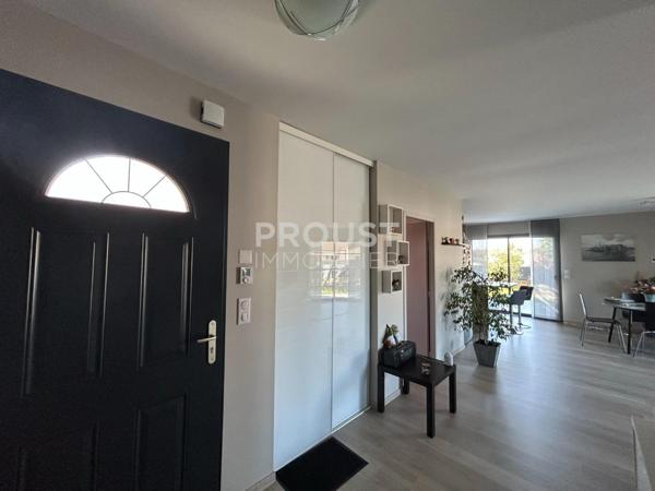 Exclusivité, saint gelais, pavillon plain-pied 2013, trois chambres, garage et terrain de 550 m² environ