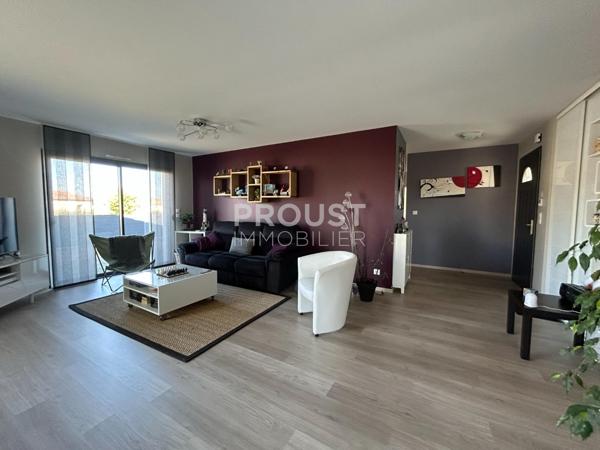 Exclusivité, saint gelais, pavillon plain-pied 2013, trois chambres, garage et terrain de 550 m² environ