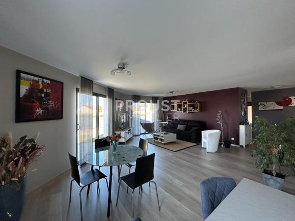 Exclusivité, saint gelais, pavillon plain-pied 2013, trois chambres, garage et terrain de 550 m² environ