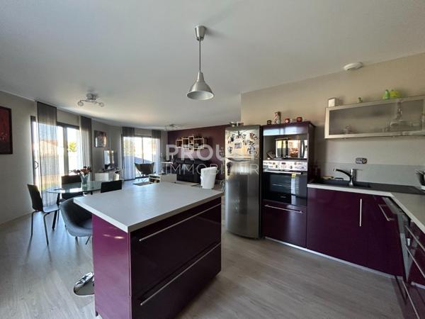 Exclusivité, saint gelais, pavillon plain-pied 2013, trois chambres, garage et terrain de 550 m² environ