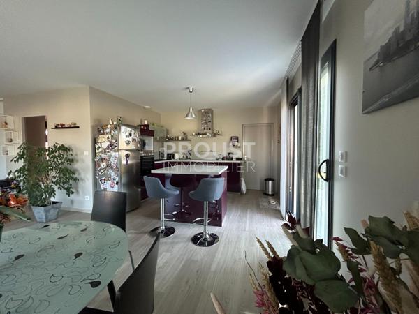 Exclusivité, saint gelais, pavillon plain-pied 2013, trois chambres, garage et terrain de 550 m² environ