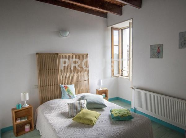 Au coeur de champdeniers maison de bourg de 115 m² avec jardin et garage