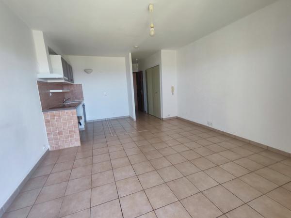 Studio vue mer avec jardin, cave et stationnement