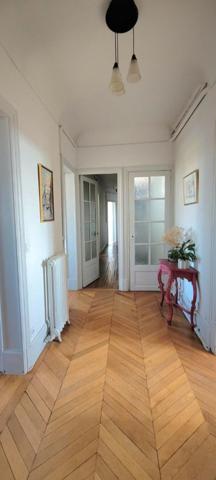 Magnifique appartement T4 très lumineux de type Haussmannien en centre ville de Saint-Quentin