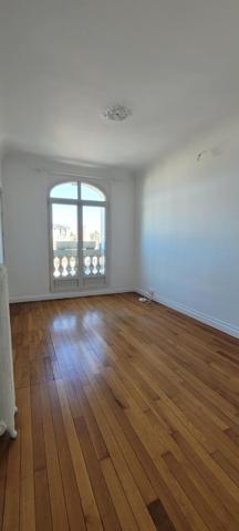 Magnifique appartement T4 très lumineux de type Haussmannien en centre ville de Saint-Quentin