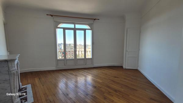 Magnifique appartement T4 très lumineux de type Haussmannien en centre ville de Saint-Quentin