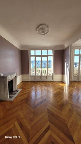 Magnifique appartement T4 très lumineux de type Haussmannien en centre ville de Saint-Quentin