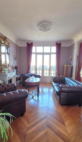 Magnifique appartement T4 très lumineux de type Haussmannien en centre ville de Saint-Quentin