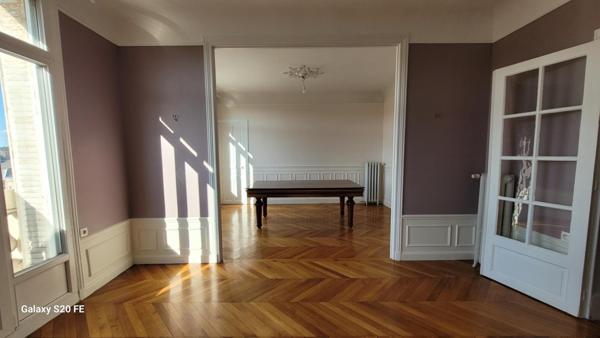 Magnifique appartement T4 très lumineux de type Haussmannien en centre ville de Saint-Quentin