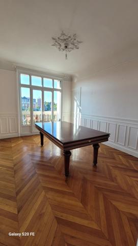 Magnifique appartement T4 très lumineux de type Haussmannien en centre ville de Saint-Quentin