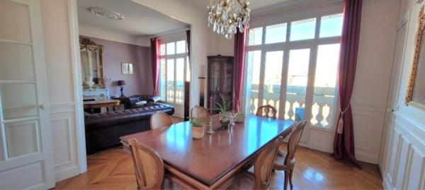 Magnifique appartement T4 très lumineux de type Haussmannien en centre ville de Saint-Quentin