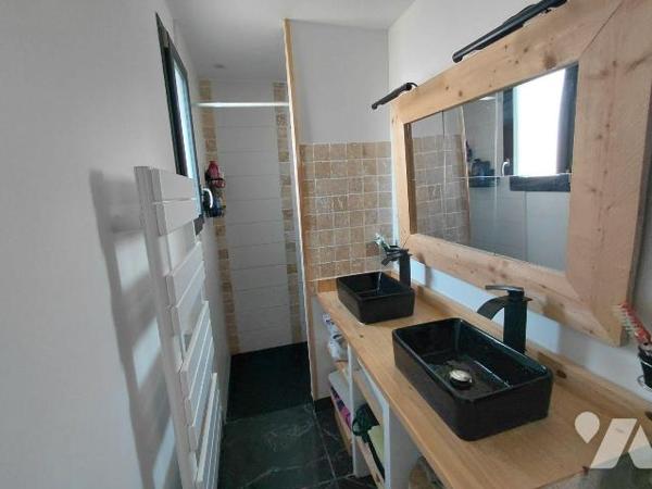 Maison 5 pièces rénovée avec jardin - Pontivy (56300)

Située dans un quartier calme et reche...