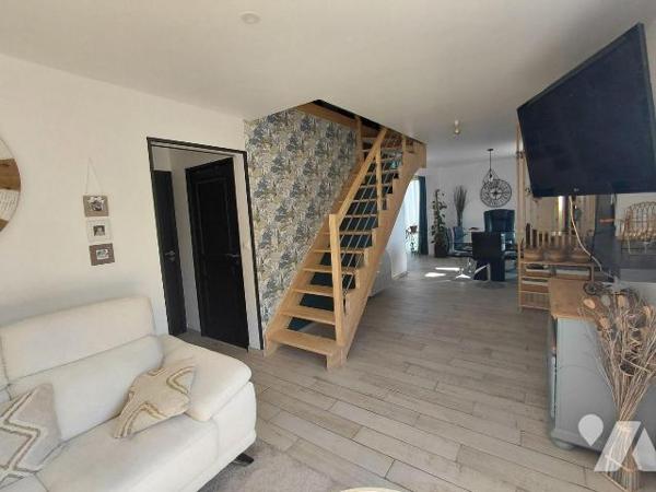 Maison 5 pièces rénovée avec jardin - Pontivy (56300)

Située dans un quartier calme et reche...