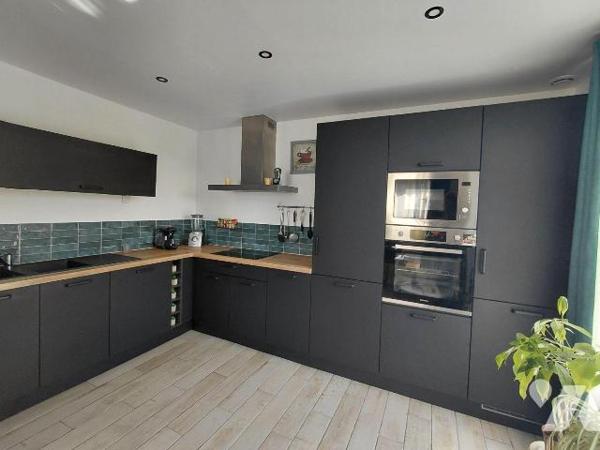 Maison 5 pièces rénovée avec jardin - Pontivy (56300)

Située dans un quartier calme et reche...