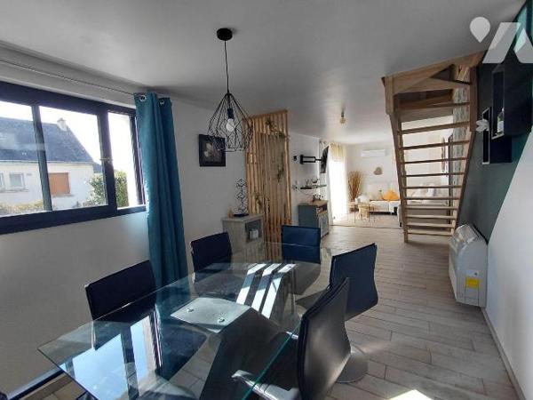 Maison 5 pièces rénovée avec jardin - Pontivy (56300)

Située dans un quartier calme et reche...