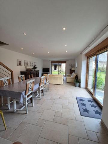 Propriété de charme avec 2 longères rénovées + dépendance à 500 m des plages de Plestin-les-Grèves