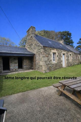 Propriété de charme avec 2 longères rénovées + dépendance à 500 m des plages de Plestin-les-Grèves