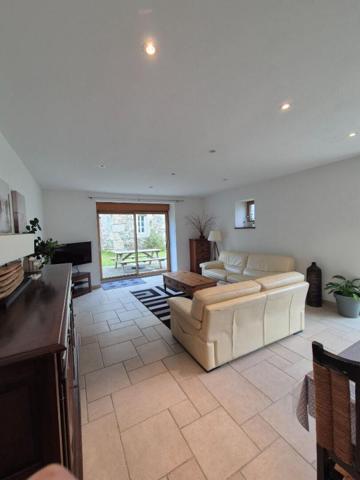 Propriété de charme avec 2 longères rénovées + dépendance à 500 m des plages de Plestin-les-Grèves