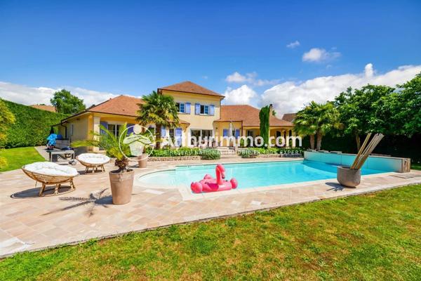 Vente                                                      Maison
                        
                     8 pièces                      220 m2                     à Fontainebleau