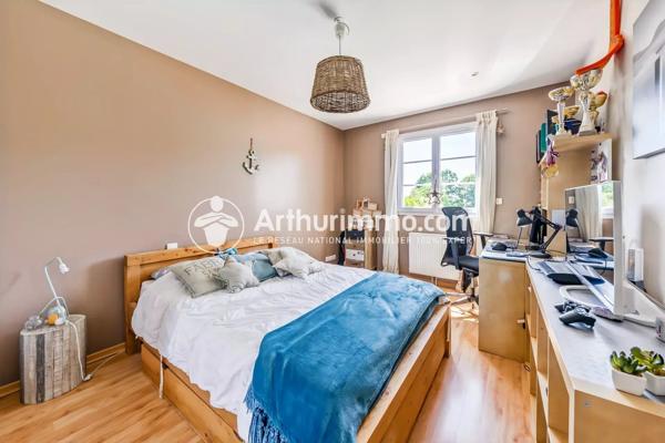 Vente                                                      Maison
                        
                     8 pièces                      220 m2                     à Fontainebleau