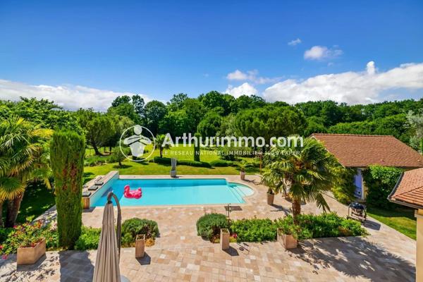 Vente                                                      Maison
                        
                     8 pièces                      220 m2                     à Fontainebleau