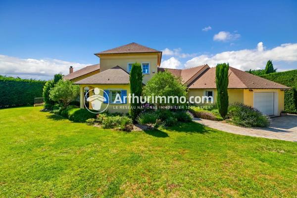 Vente                                                      Maison
                        
                     8 pièces                      220 m2                     à Fontainebleau