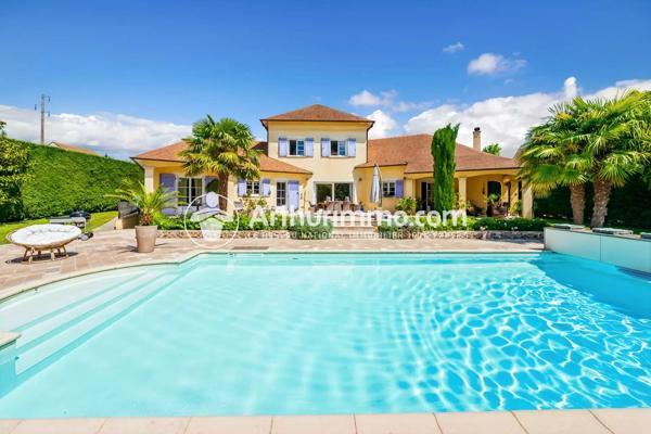 Vente                                                      Maison
                        
                     8 pièces                      220 m2                     à Fontainebleau