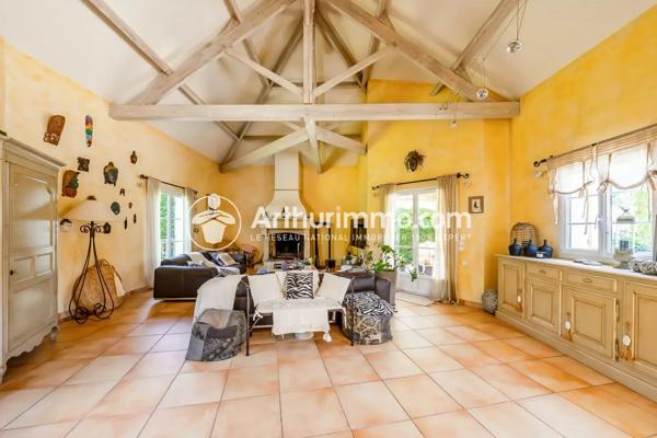 Vente                                                      Maison
                        
                     8 pièces                      220 m2                     à Fontainebleau