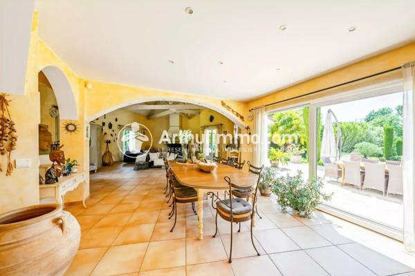 Vente                                                      Maison
                        
                     8 pièces                      220 m2                     à Fontainebleau