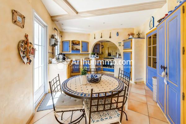Vente                                                      Maison
                        
                     8 pièces                      220 m2                     à Fontainebleau
