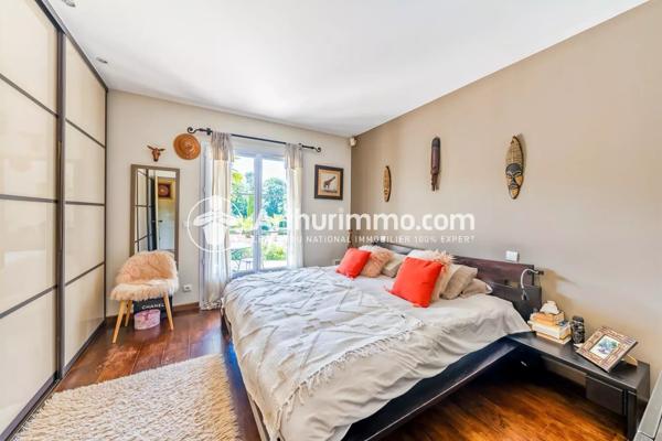 Vente                                                      Maison
                        
                     8 pièces                      220 m2                     à Fontainebleau