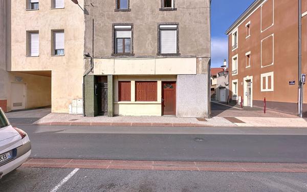 Immeuble à vendre    9 pièces • 151 m2 Aulnat