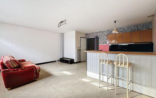 Immeuble à vendre    9 pièces • 151 m2 Aulnat