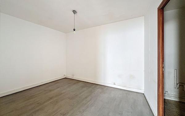 Immeuble à vendre    9 pièces • 151 m2 Aulnat