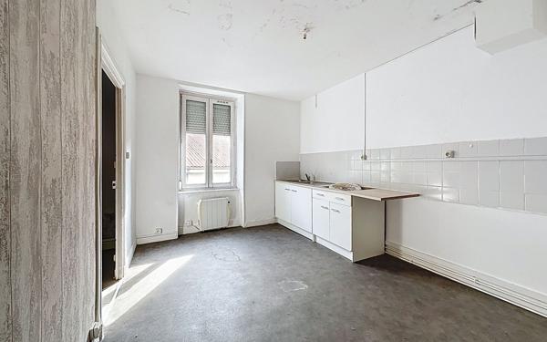 Immeuble à vendre    9 pièces • 151 m2 Aulnat