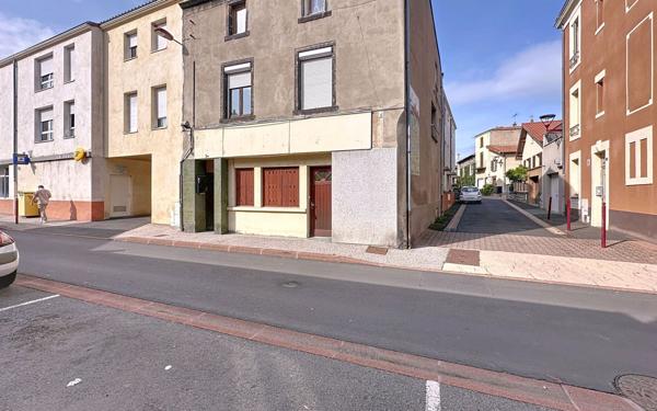 Immeuble à vendre    9 pièces • 151 m2 Aulnat