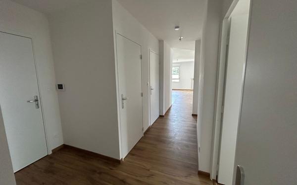 Appartement à vendre    4 pièces • 87,10 m2 Saint-Maurice-de-Beynost