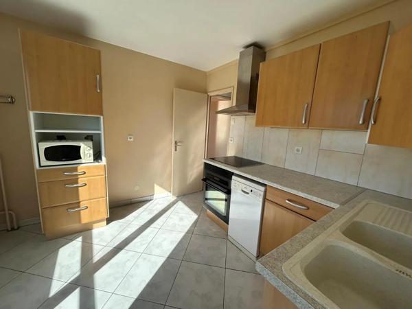 Appartement à louer 4 pièces 77.3m² Montbéliard (25200)