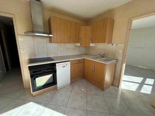 Appartement à louer 4 pièces 77.3m² Montbéliard (25200)