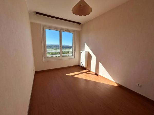 Appartement à louer 4 pièces 77.3m² Montbéliard (25200)