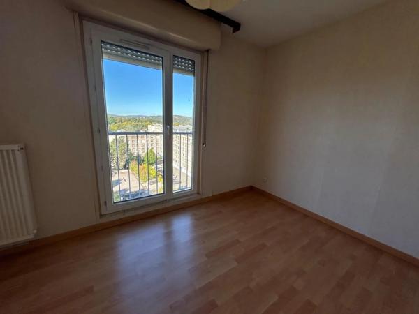 Appartement à louer 4 pièces 77.3m² Montbéliard (25200)
