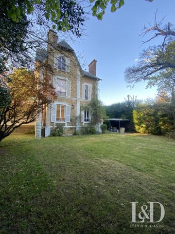 Magnifique meulière Divsion Théry