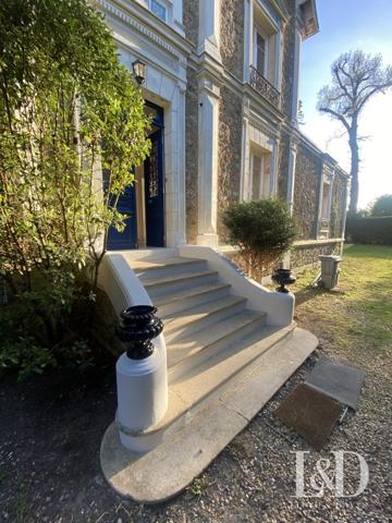 Magnifique meulière Divsion Théry