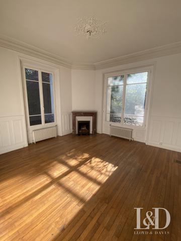 Magnifique meulière Divsion Théry